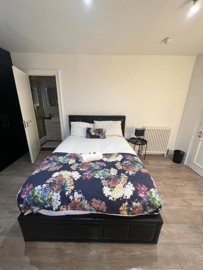 Luxury Double Room W/ Private Bathroom Эдинбург Экстерьер фото