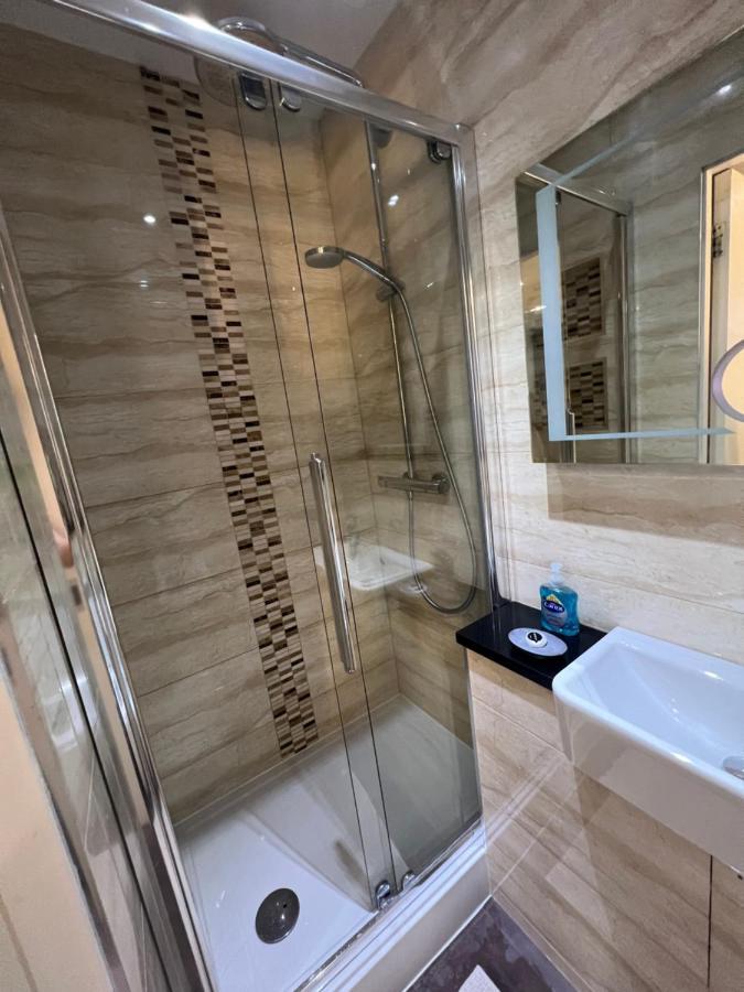 Luxury Double Room W/ Private Bathroom Эдинбург Экстерьер фото
